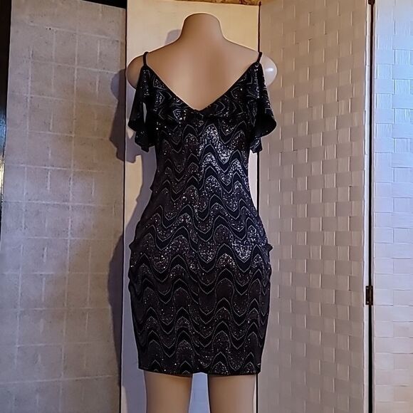 BRAND NEW BLASHE SEQUIINS L MINI V-NECK DRESS - Picture 8 of 13